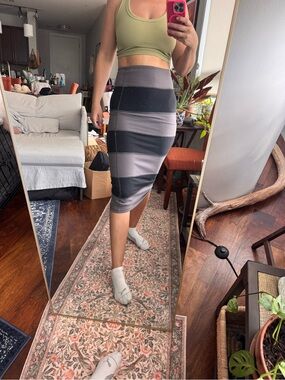 lululemon Gray Black Striped Midi Pencil Skirt S High Rise Pull-On Stretch Logo